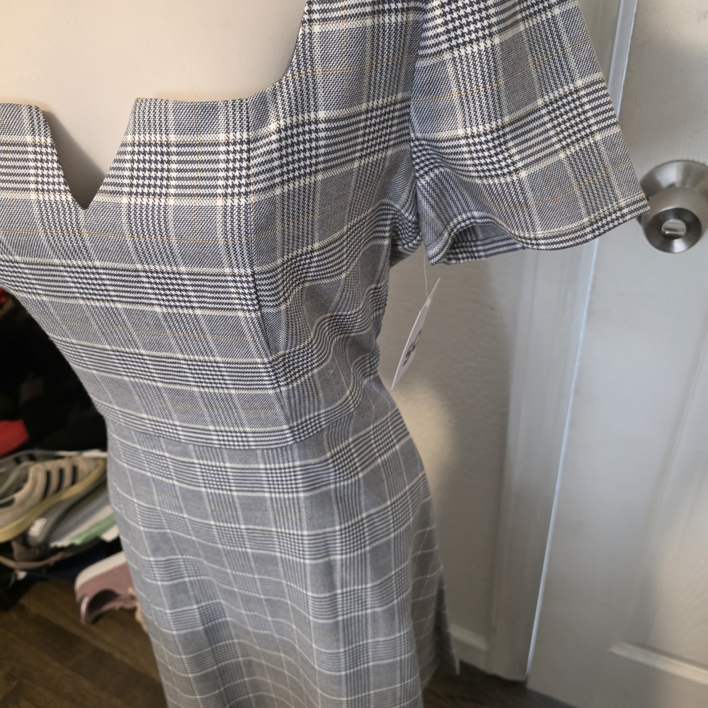 Dress - Picture 2 of 4